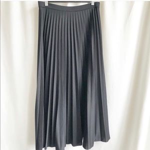 Vintage D’Allaird’s black pleated maxi skirt